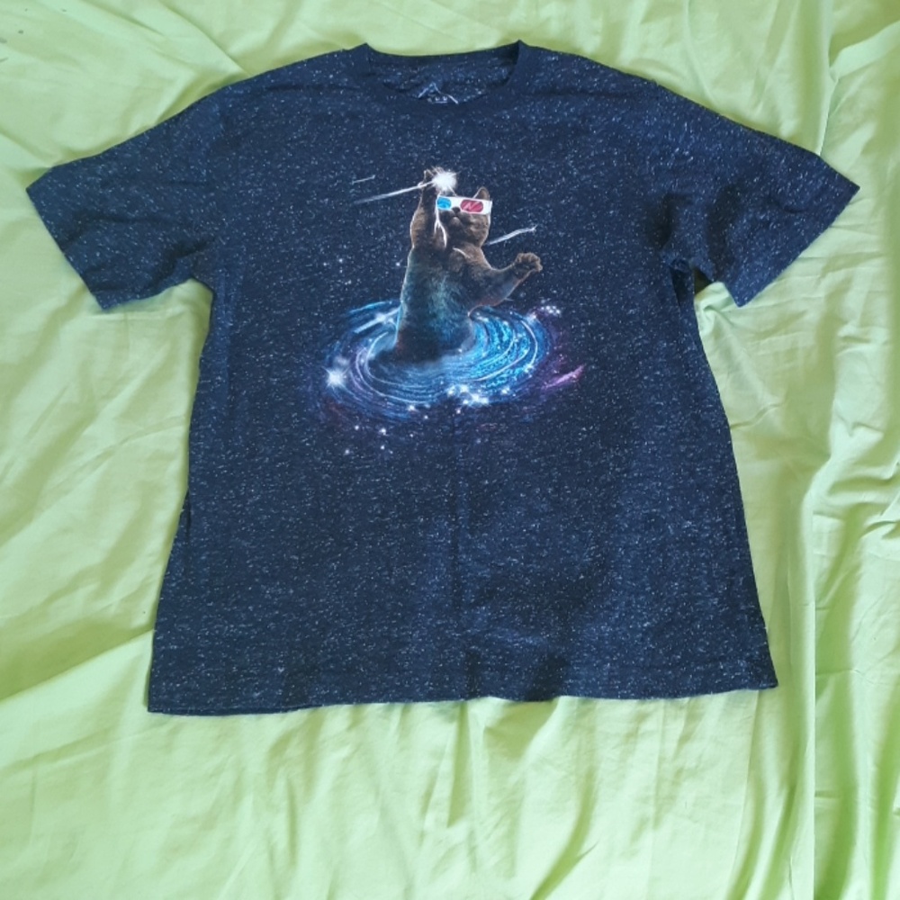 Gray cat t-shirt